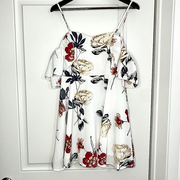 NWOT Floral Ruffle Dress Off The Shoulder S - Picture 5 of 6